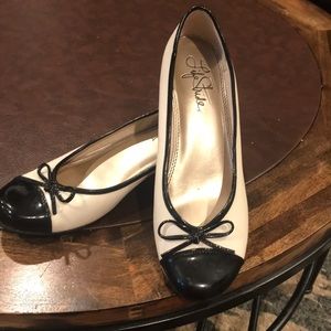 NWOT Life Stride Cream & Black Flats w Bow